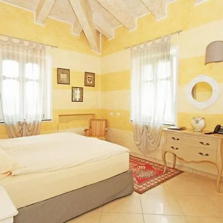 Morneto - Adults Only