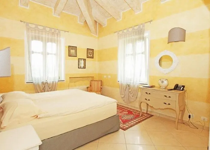 Morneto - Adults Only